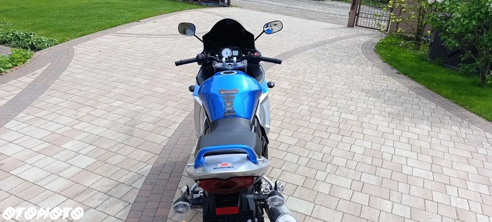 Suzuki GSX - 8