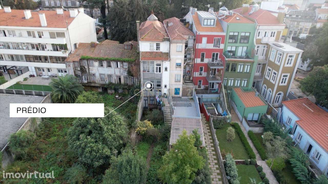Prédio no centro do Porto, ao lado do Hospital Santo António - Grande imagem: 2/43