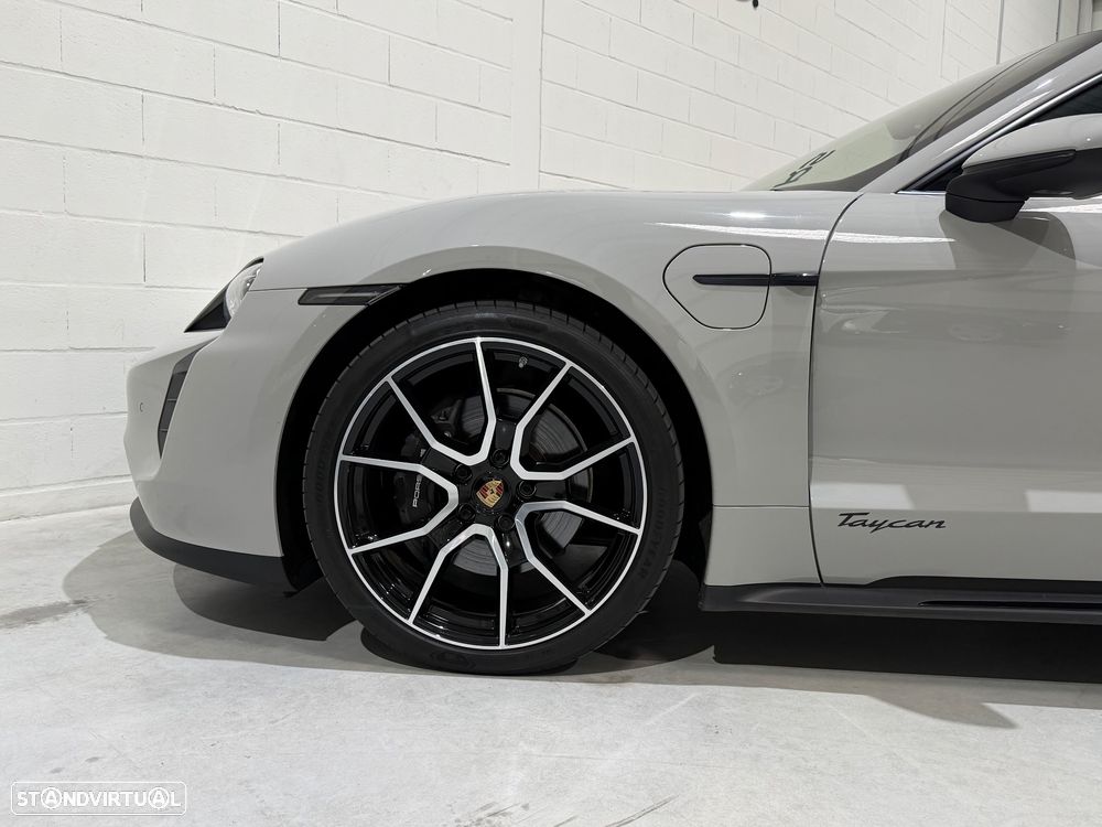 Porsche Taycan Sport Turismo - 26