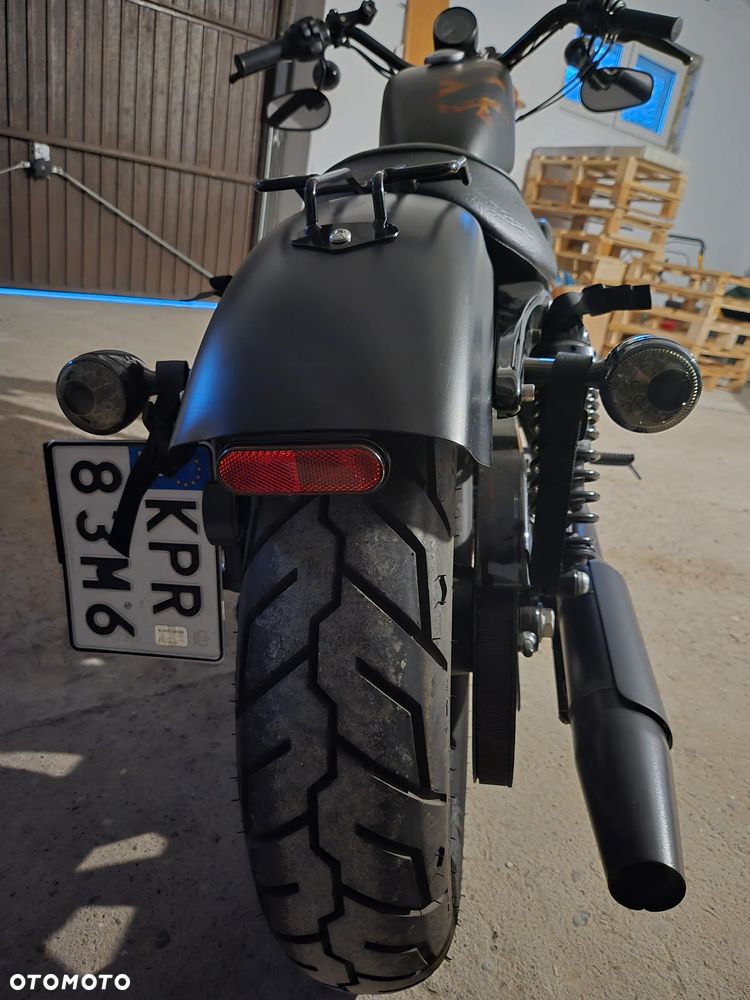 Harley-Davidson Sportster Iron 883 - 12