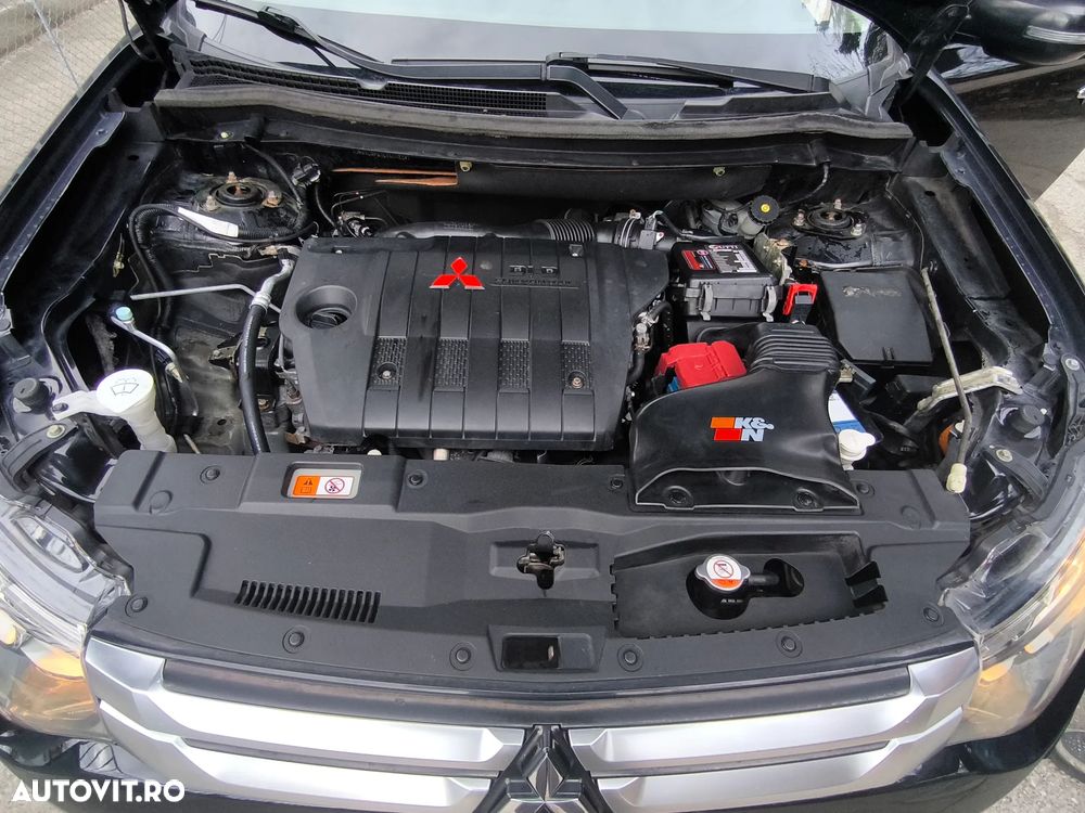 Mitsubishi Outlander 2.2 DI-D 4WD Automatik Intense - 12