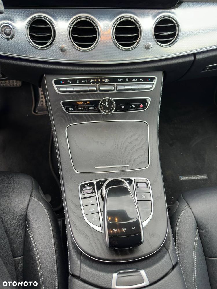 Mercedes-Benz Klasa E 300 de Business Edition - 23