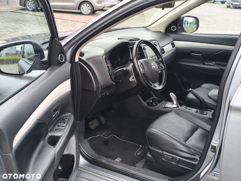 Mitsubishi Outlander Instyle NAVI + - 5