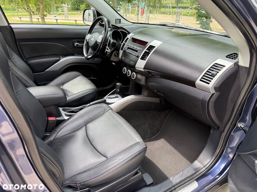Mitsubishi Outlander 2.4 4WD CVT Intense - 29