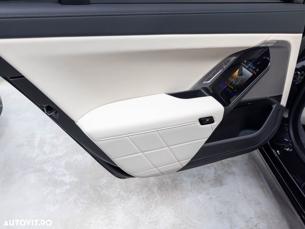 BMW Seria 7 740d xDrive MHEV - 15