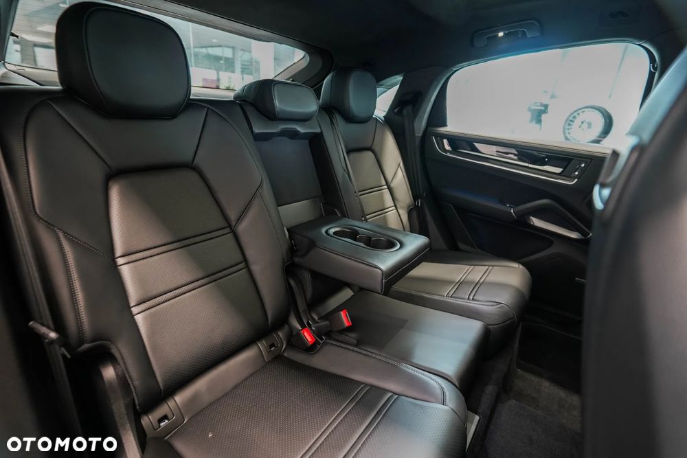 Porsche Cayenne Turbo E-Hybrid PHEV - 13