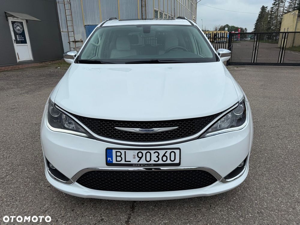 Chrysler Pacifica - 2