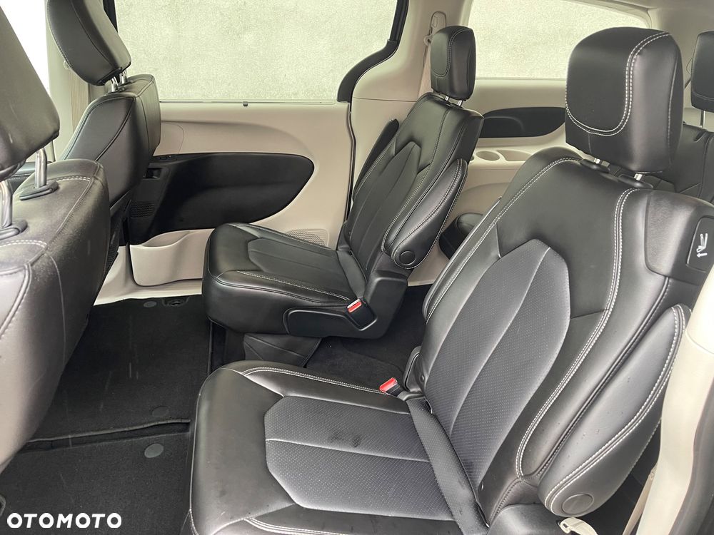 Chrysler Pacifica - 10