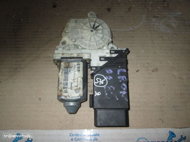 Motor Elevador Vidro 7746002102 VW GOLF 4 1999 FE VW GOLF 4 1J 2003 1.9SDI 70CV 5P CINZA ESCURO FE VW BORA 2004 1.9TDI 90CV 4P PRETO FE - 1
