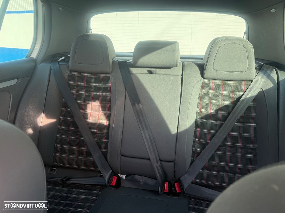 VW Golf 2.0 GTI Edition 35 - 18