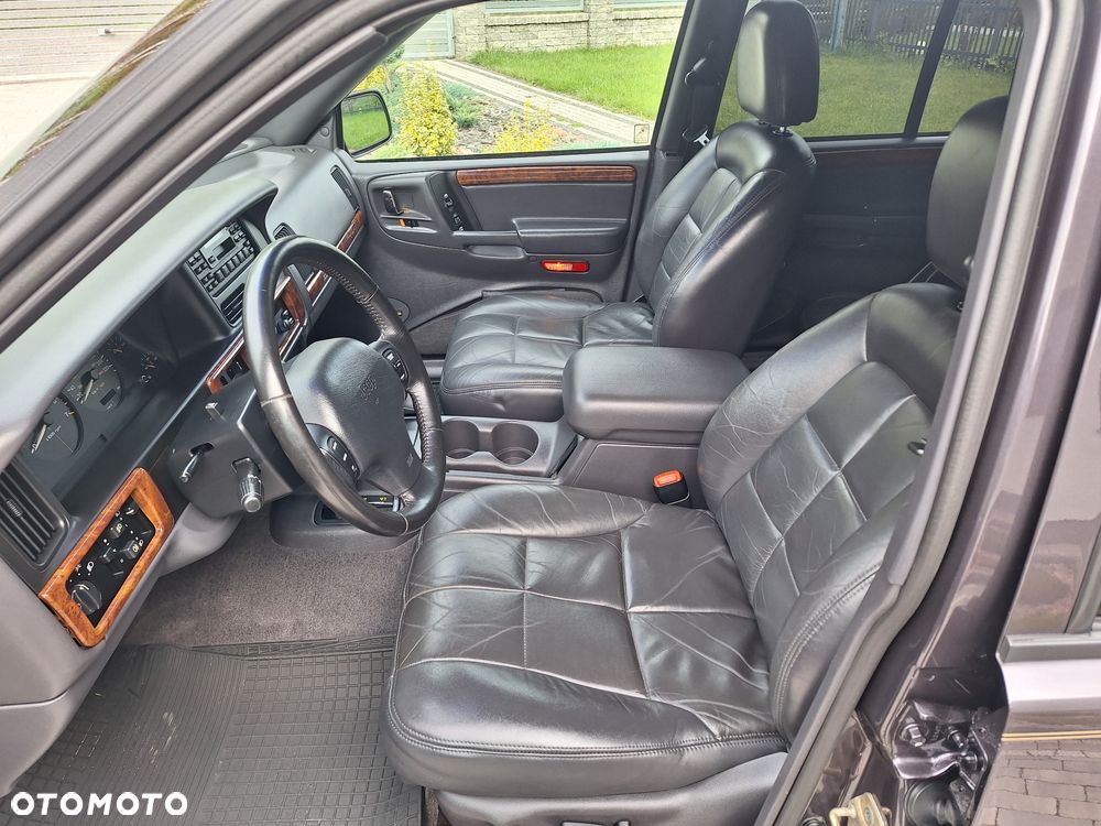 Jeep Grand Cherokee - 16