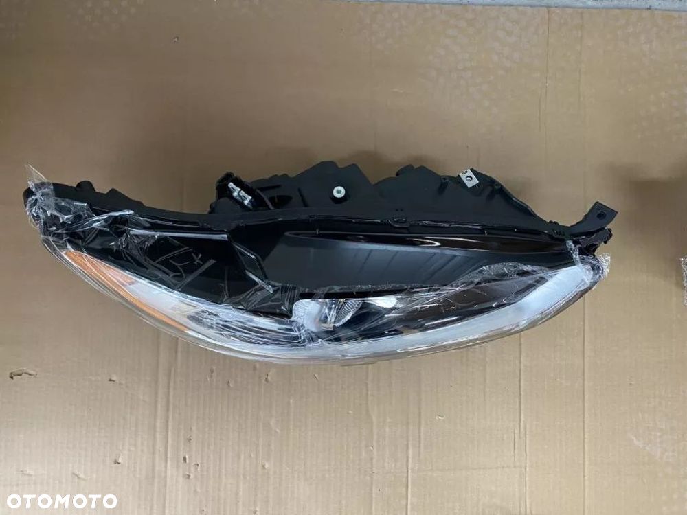 Lampy przód Forda Mondeo Fusion 2013r wersja USA - 2