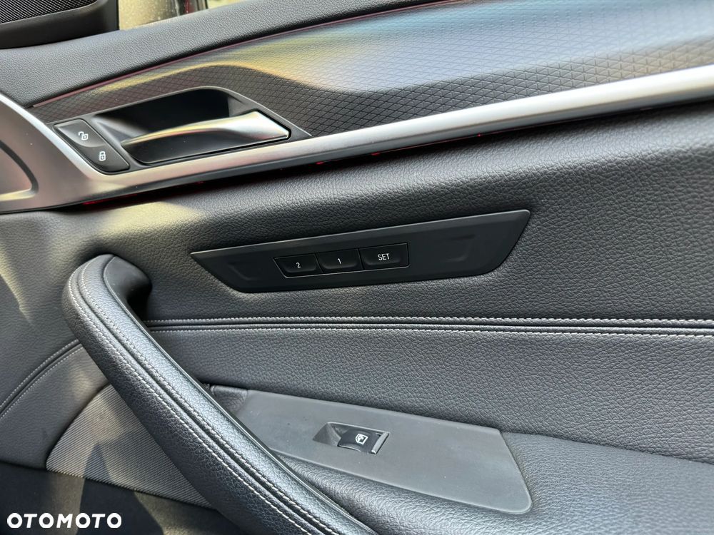 BMW Seria 5 518d mHEV - 14