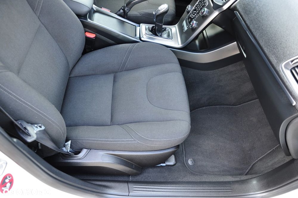 Volvo V40 D2 Momentum - 30