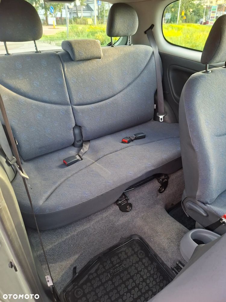 Toyota Yaris 1.0 Base - 9