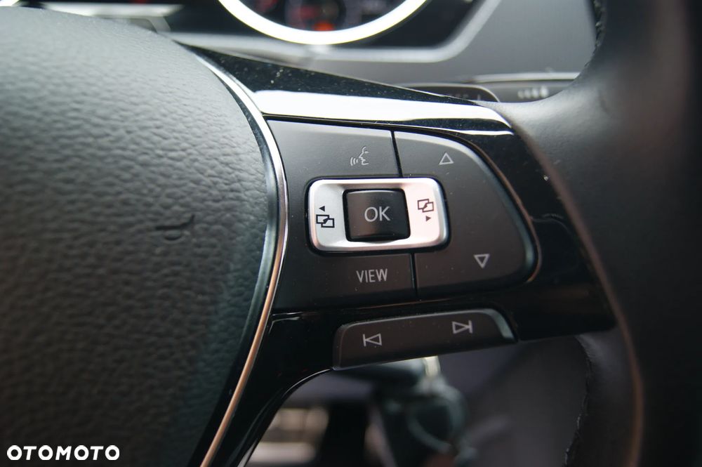 Volkswagen Touran 2.0 TDI SCR DSG ACTIVE - 16