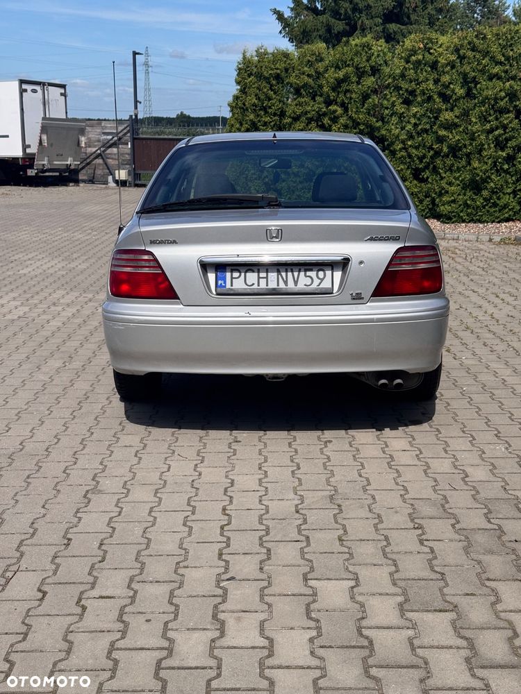 Honda Accord 1.8i LS - 7