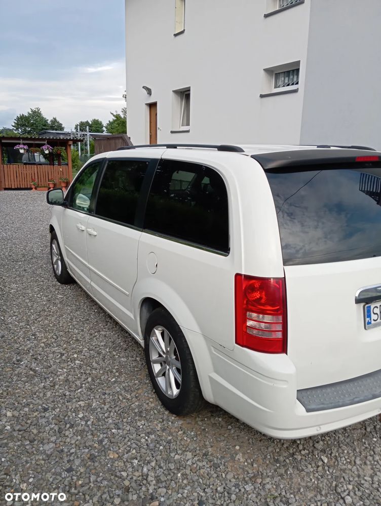 Chrysler Town & Country - 2