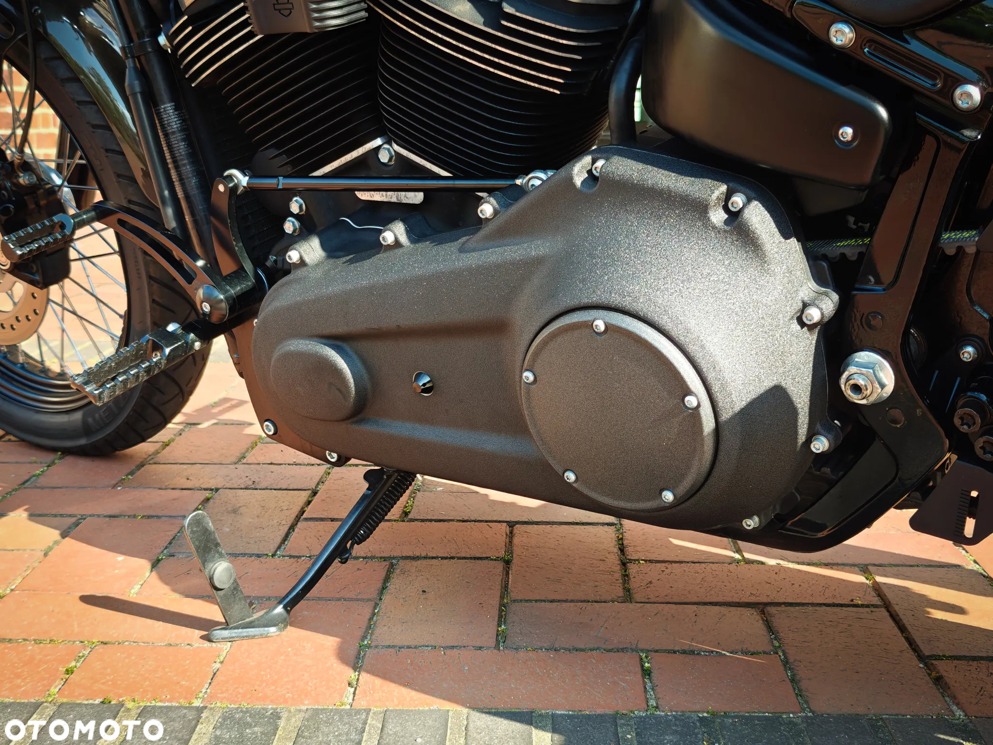 Harley-Davidson Softail Street Bob - 21