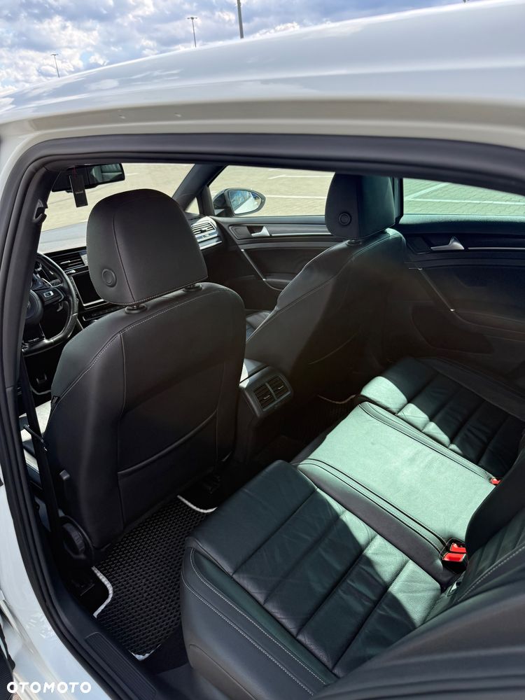 Volkswagen Golf - 11