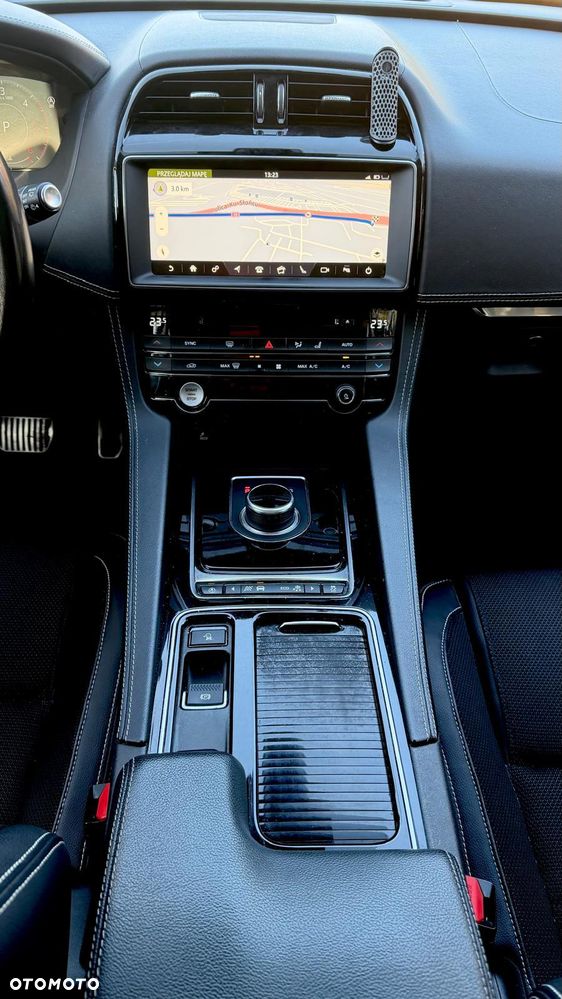 Jaguar F-Pace 2.0 i4D AWD R-Sport - 7