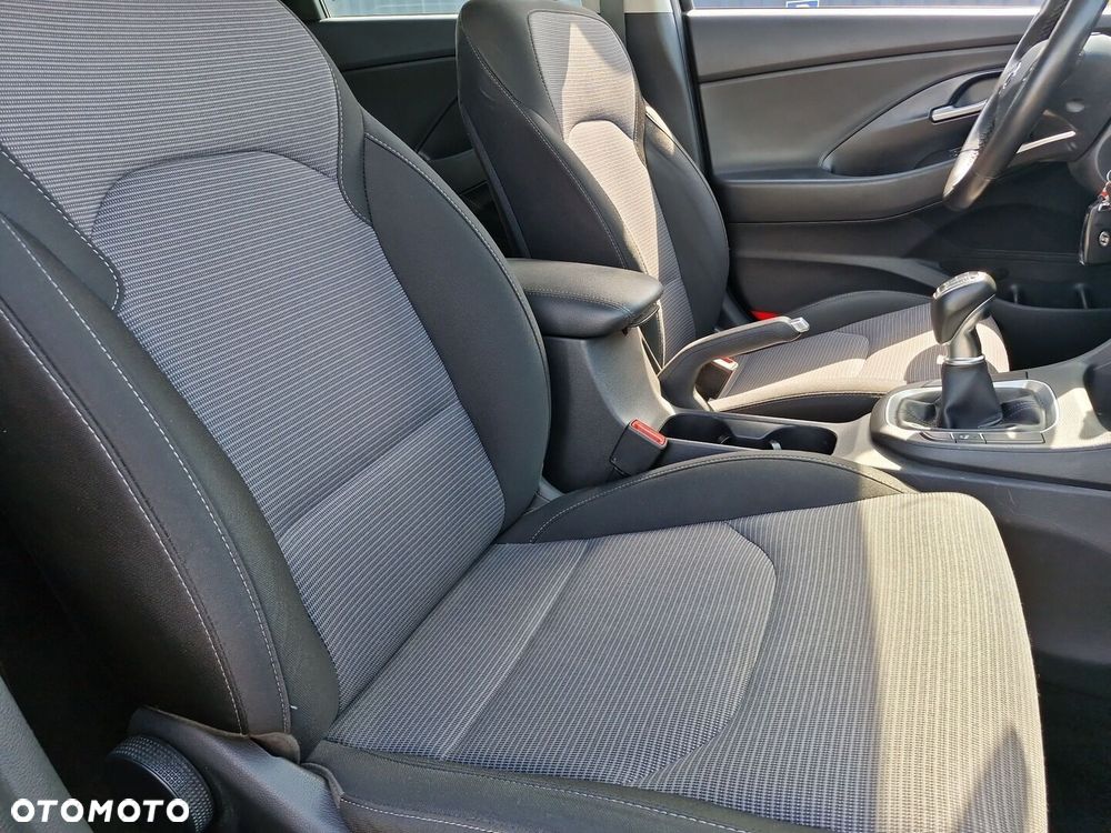 Hyundai i30 1.5 DPI Classic + - 10