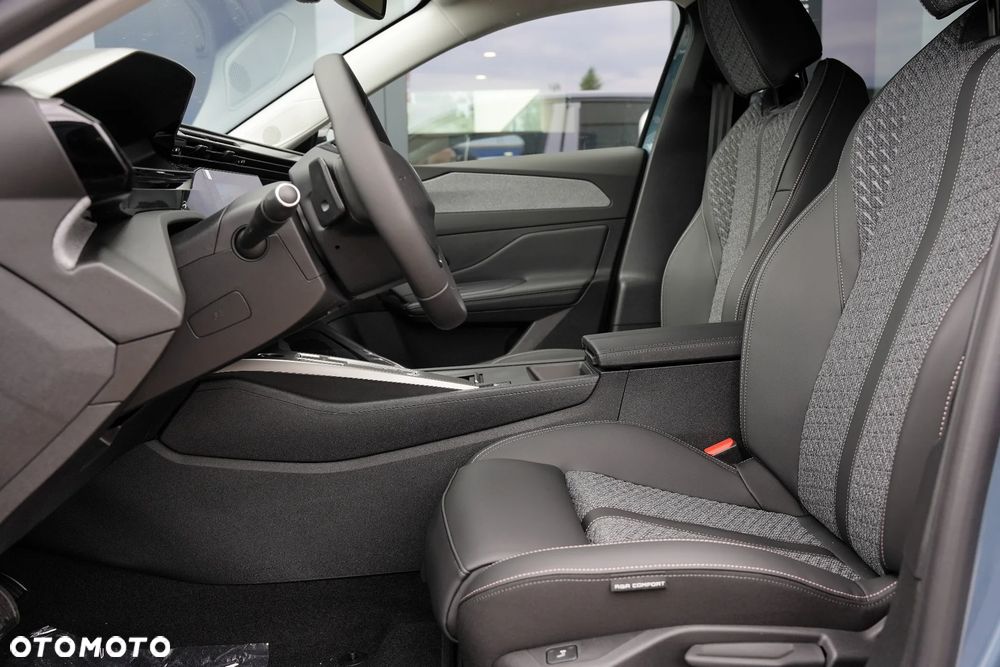 Peugeot 308 1.2 mHEV Allure S&S e-DCS6 - 10