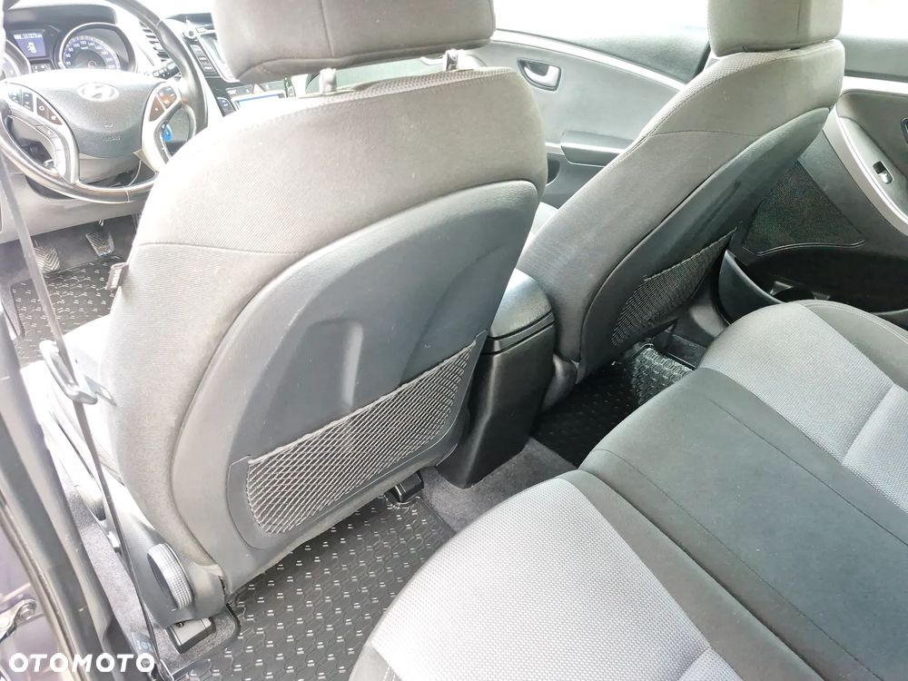 Hyundai i30 blue Kombi 1.6 GDi Trend - 18