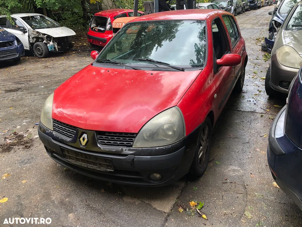 Dezmembrez Renault Clio rosu an 2005 1,5 DCI - 1