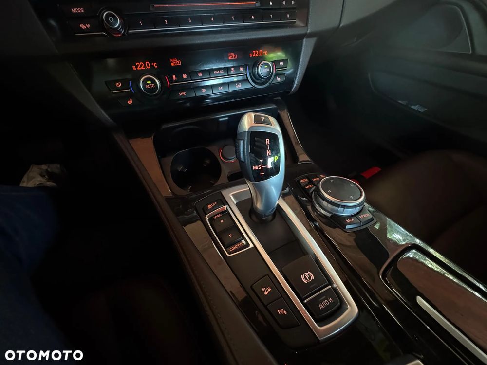 BMW Seria 5 520d Luxury Line - 12