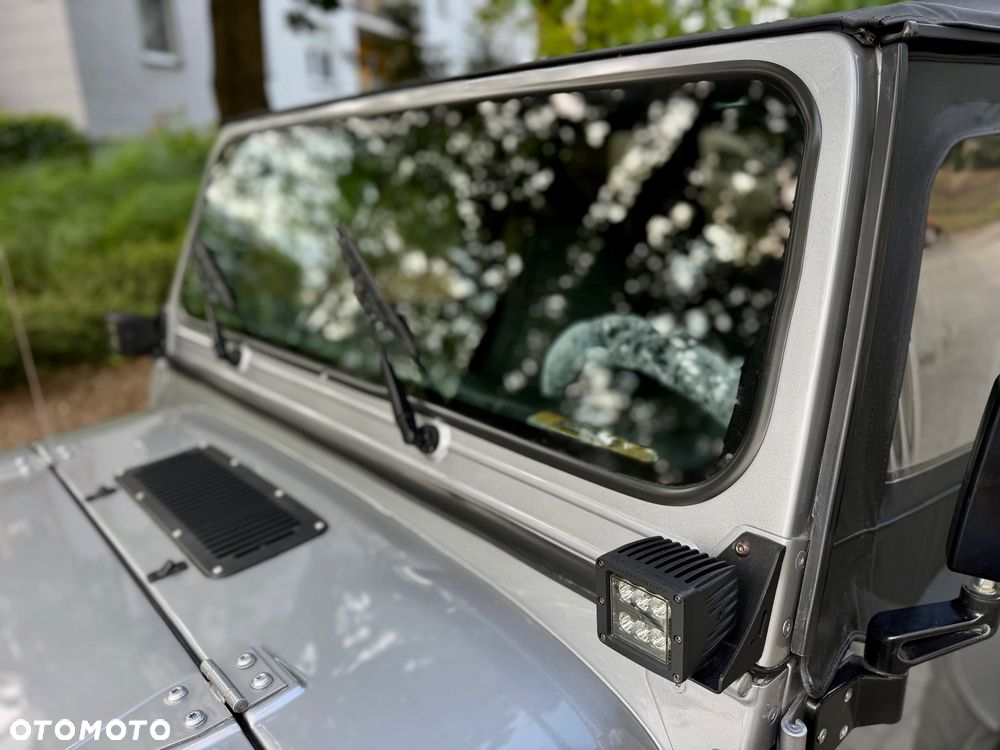 Jeep Wrangler 2.5L - 8