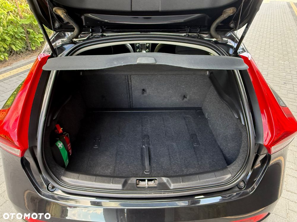 Volvo V40 D2 Geartronic Momentum - 36
