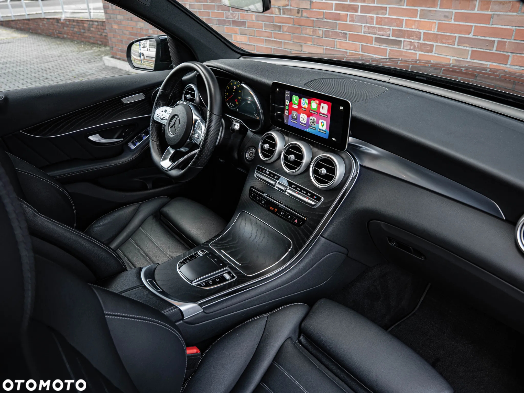 Mercedes-Benz GLC 200 4Matic 9G-TRONIC AMG Line Plus - 24
