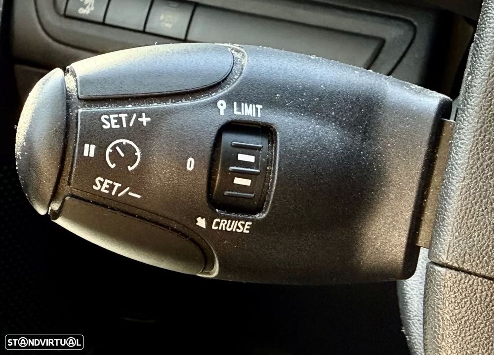 Peugeot 2008 1.2 PureTech Allure EAT6 - 43