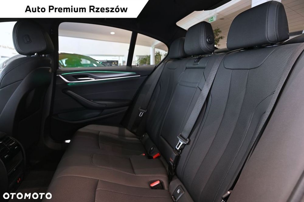 BMW Seria 5 520d xDrive mHEV - 19