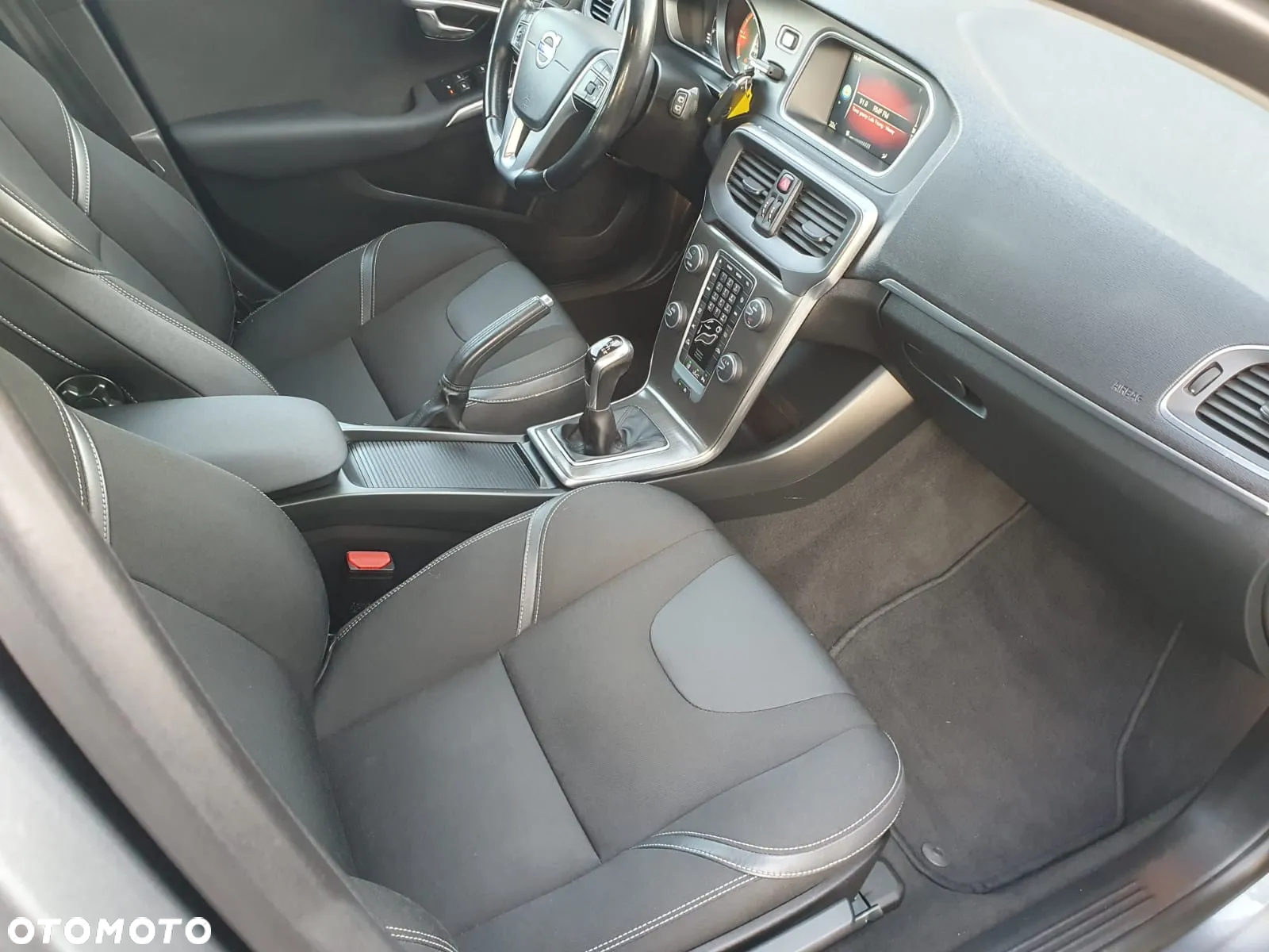 Volvo V40 D4 Drive-E Momentum - 32