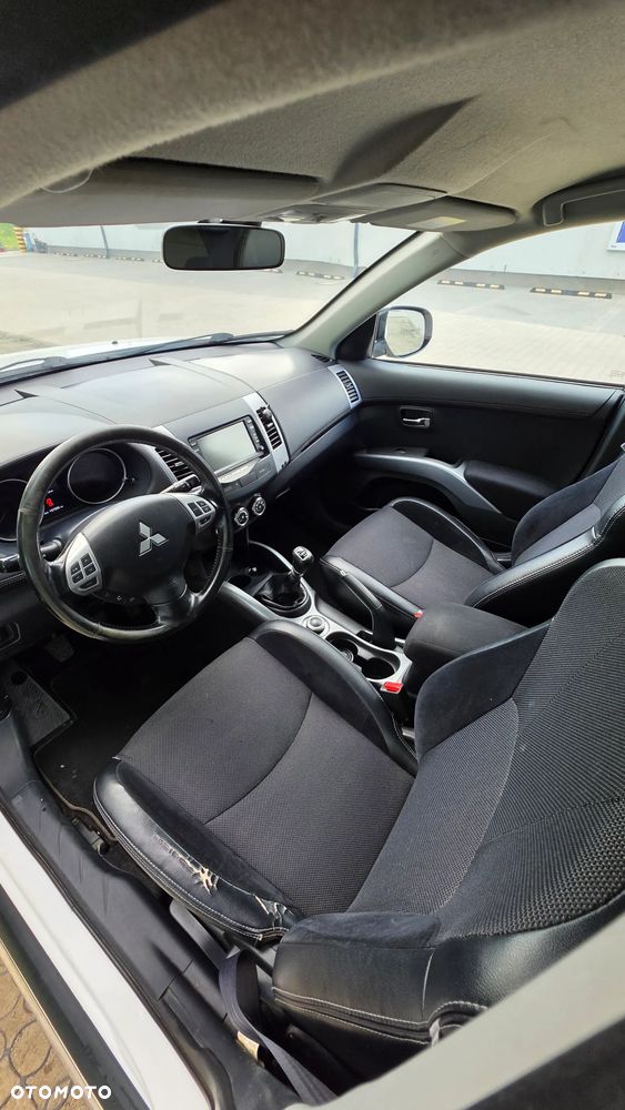 Mitsubishi Outlander 2.2 DI-D 4WD Intense - 16