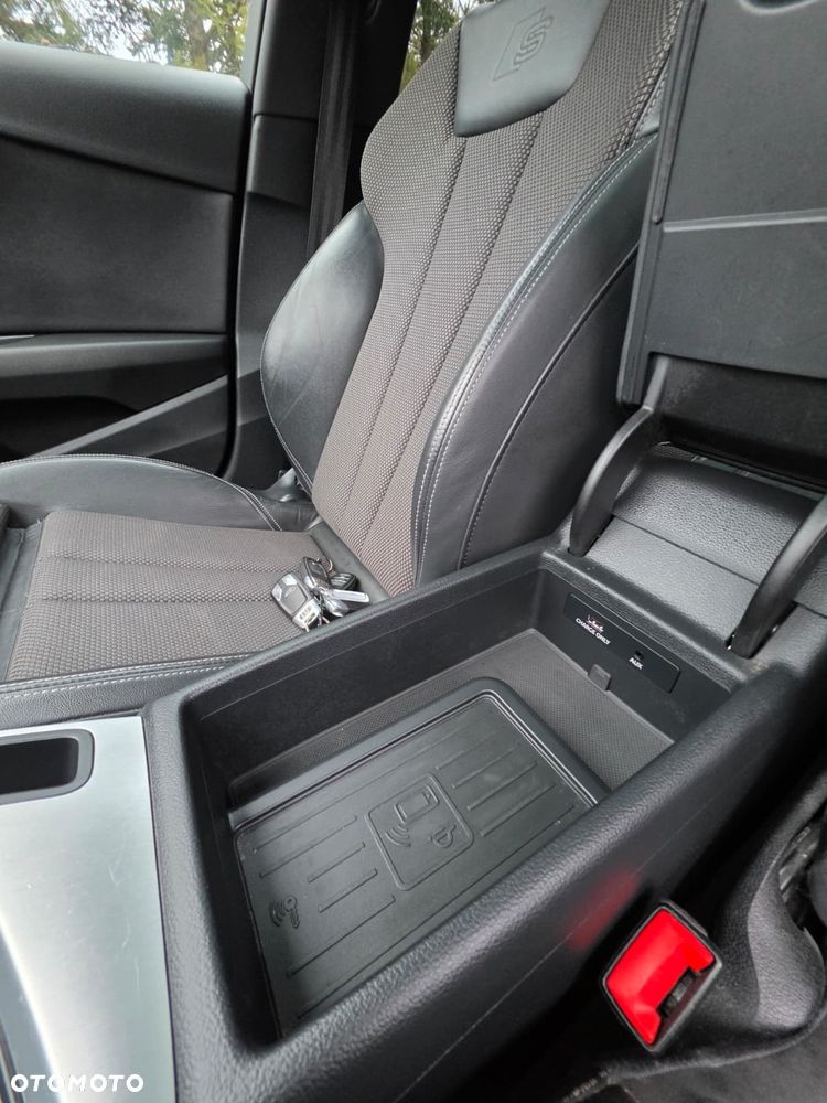 Audi A4 Avant 2.0 TDI ultra S tronic sport - 30