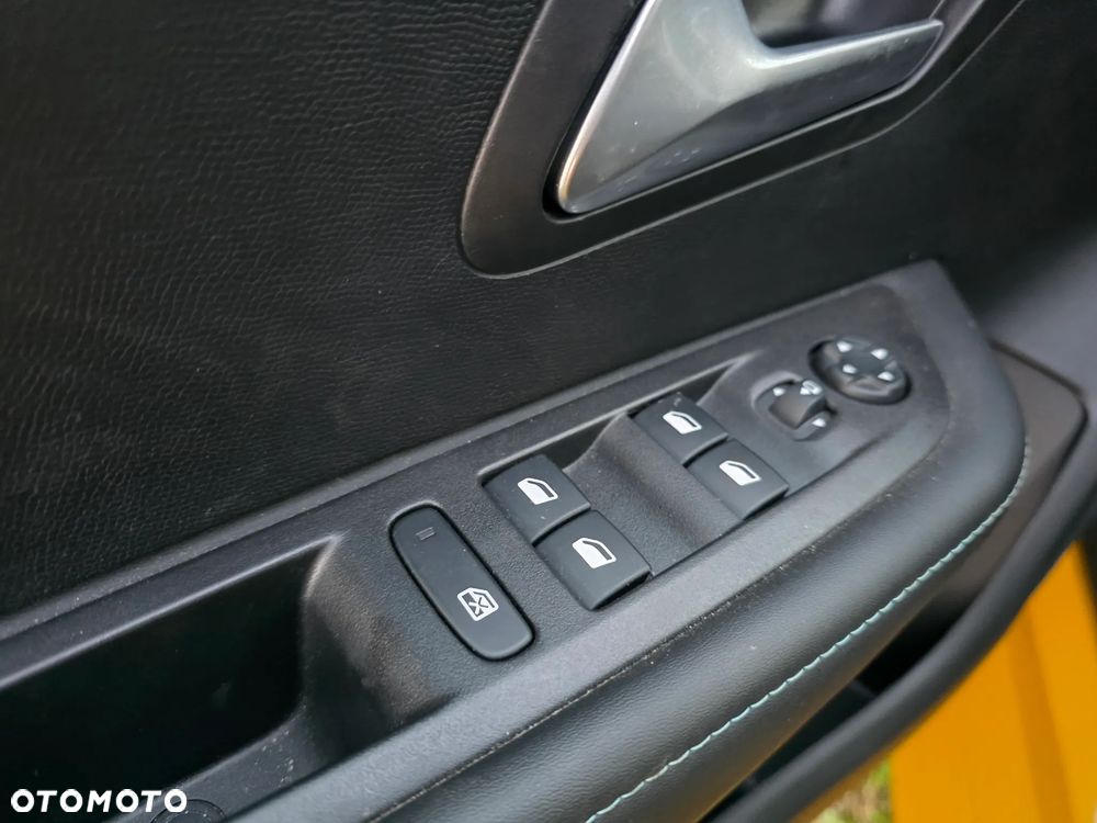Peugeot 208 PureTech 100 EAT8 Allure - 18