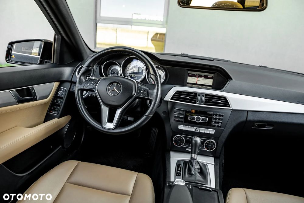 Mercedes-Benz Klasa C 250 CDI DPF Automatik BlueEFFICIENCY Special Edition - 21