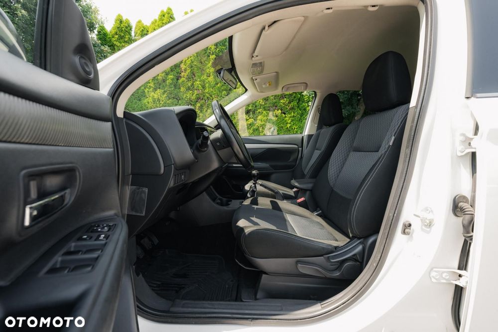 Mitsubishi Outlander 2.2 DID Intense - 32