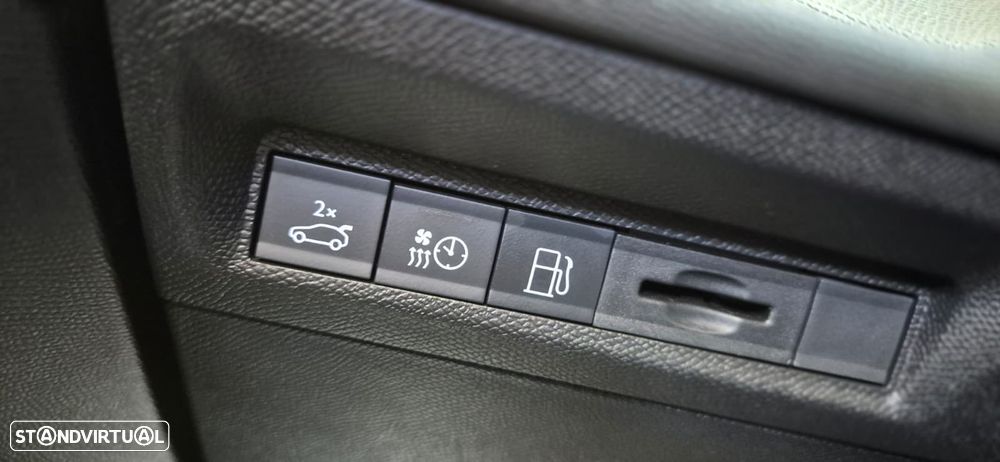 Peugeot 308 225 e-EAT8 GT - 41