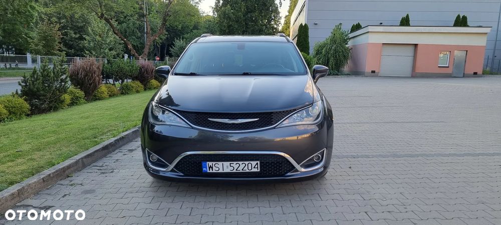 Chrysler Pacifica - 4