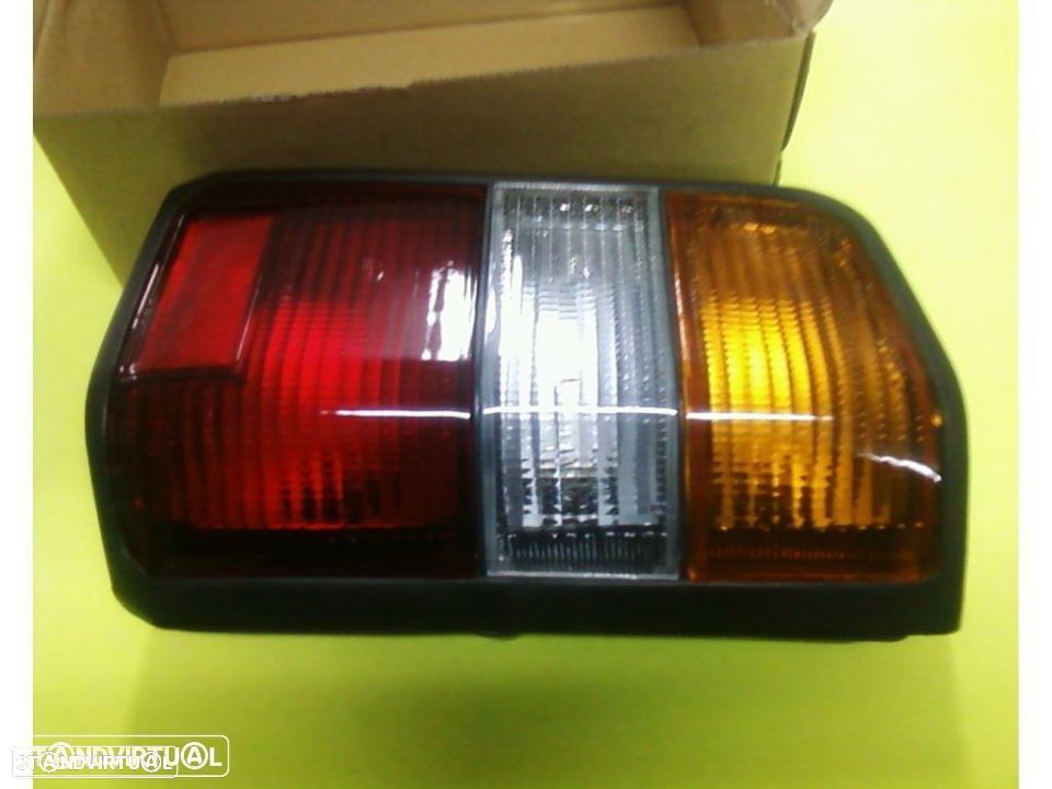 Farolins de trás da carrinha Mitsubishi L300 NOVOS - 2