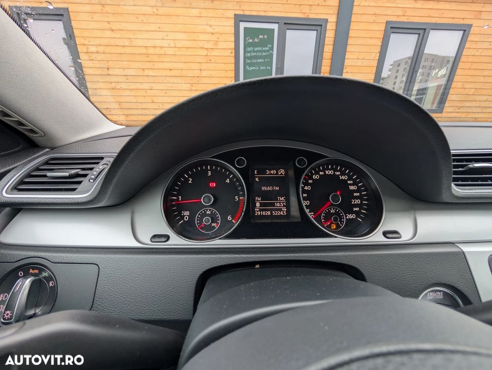 Volkswagen Passat Variant 2.0 TDI DSG Individual Chrom - 12