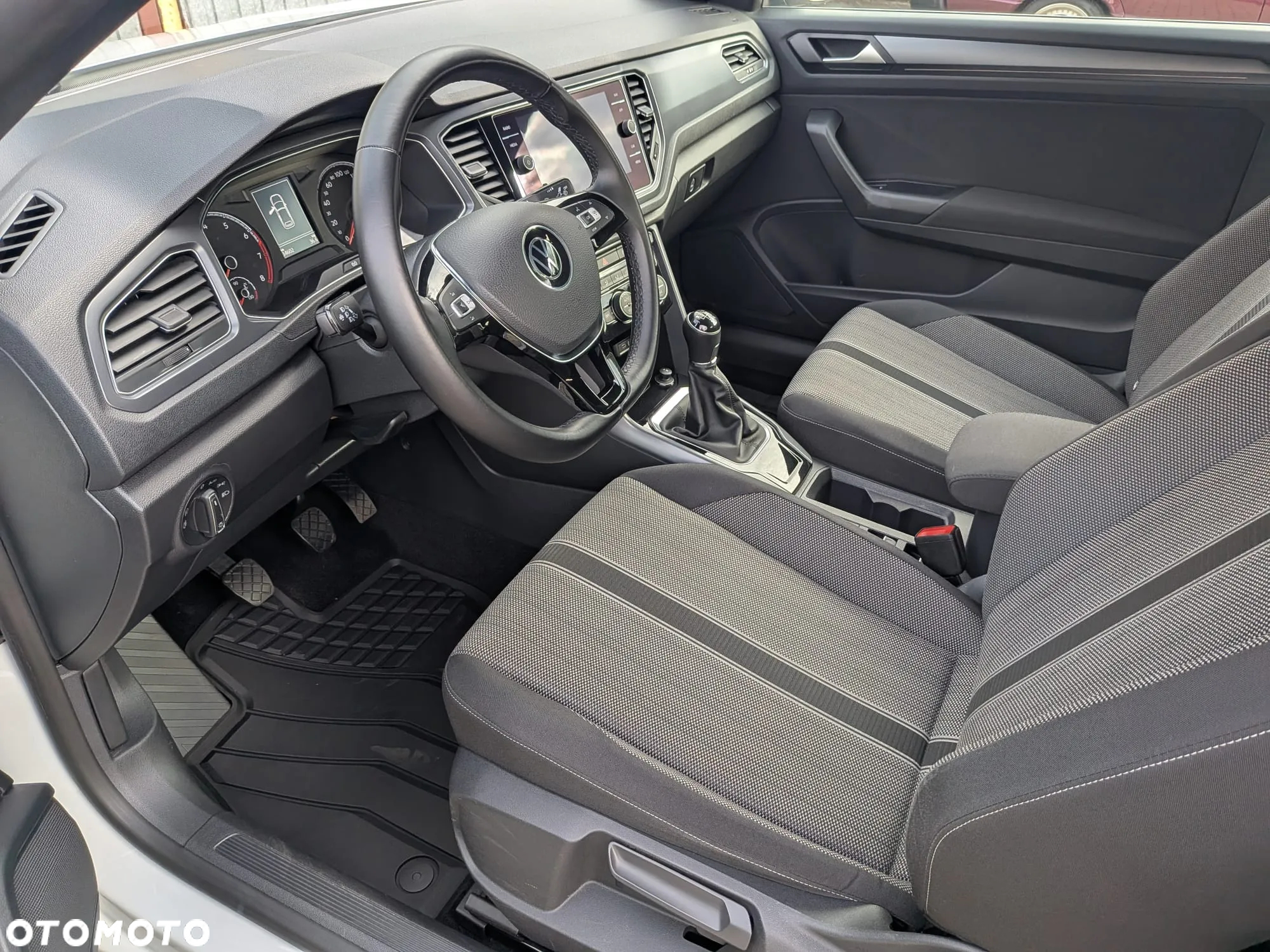 Volkswagen T-Roc - 12