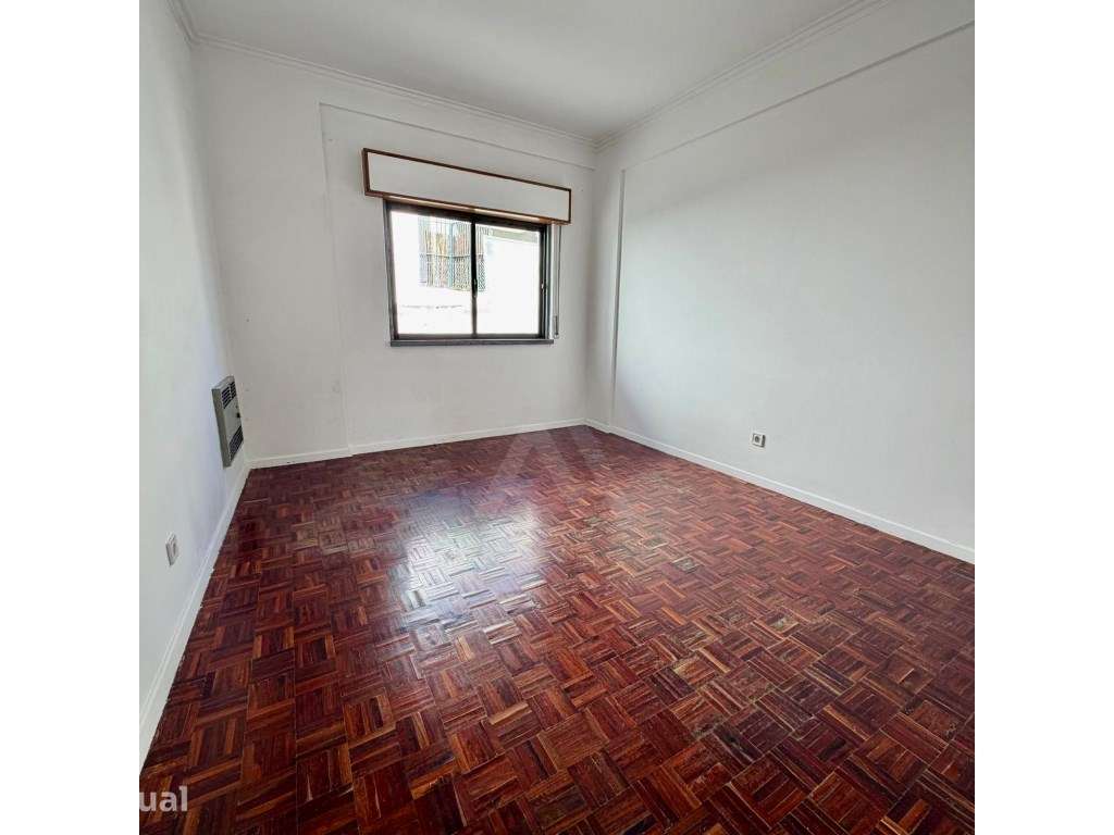 Apartamento T2 com garagem box, no Estoril - Grande imagem: 4/15