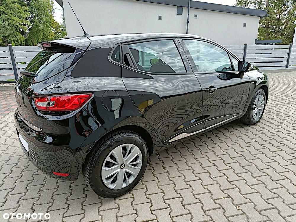 Renault Clio 1.2 16V 75 Limited - 15