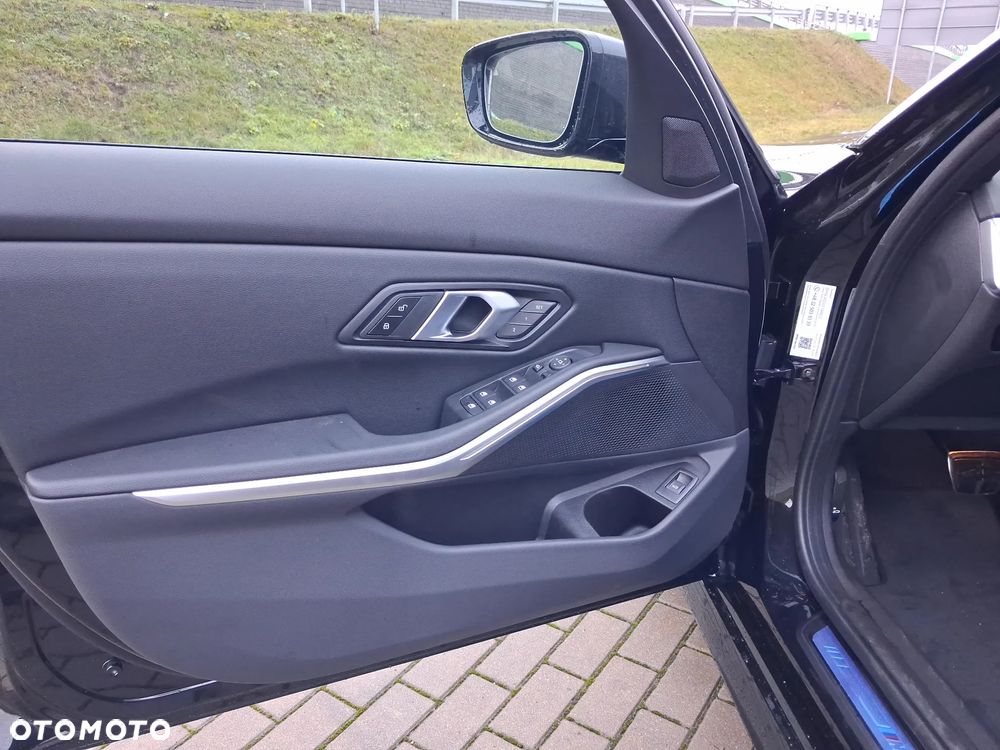 BMW Seria 3 320d mHEV M Sport sport - 11