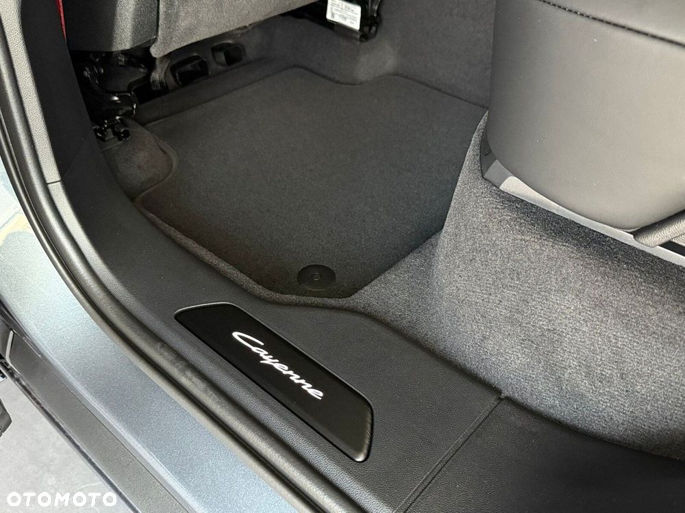 Porsche Cayenne - 32